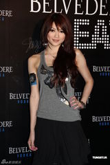 组图：Mandy Lieu现身时尚派对 连诗雅杨爱瑾同台