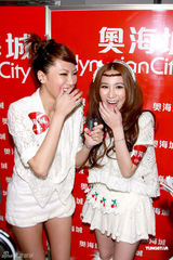 组图：大牙与Apple印度造型 共度异国风情圣诞 