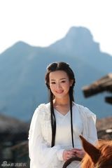 组图：张檬《天龙》怕被批胖 长发白衣演绎淡雅