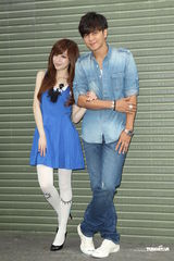 组图：罗志祥被封“大雕”很得意 与王心凌合拍MV