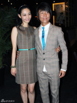 组图：白百何陈羽凡情侣装亮相 十指紧扣秀甜蜜