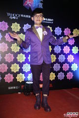 组图：顾又铭健壮身材惹垂涎 侧面酷似黄晓明