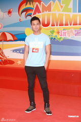 组图：无线暑期节目推介会 陈敏之美腿抢镜