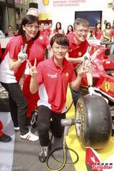 组图：黄宗泽投资七位数开餐厅 祝福四川灾民