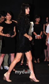 组图：吴允儿朴诗妍等为品牌站台 众美女人气PK