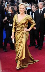 高清组图：奥斯卡红毯梅丽尔-斯特里普金色礼服霸气