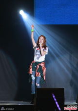 组图：韩团4minute性感登陆香港 热舞大秀美腿