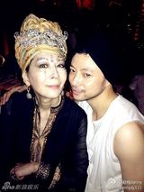 组图：刘嘉玲邀猛男会所印度风情趴