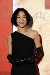 幻灯：周润发演孔子自称有种 得盛赞跪叩孔子后人