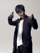 高清图：男版李宇春严少辰写真曝光 个性十足