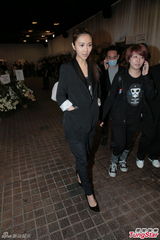 组图：女歌手陈僖仪丧礼 薛凯琪黄柏高哀伤送别