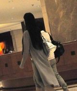 组图：刘亦菲遵母命相亲？约见神秘男神情拘谨