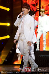 组图：《M！Countdown》现场公开 CNBLUE喜获冠军