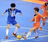 组图：EXO鹿晗等驰骋球场 Beast组进球获胜