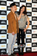 组图：杨东根韩彩雅出席新剧《Hero》发布会