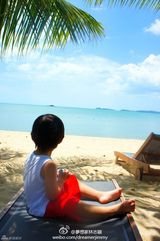 组图：微镜头下的小小志 呆萌可爱完胜童颜老爸