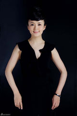 组图：杨童舒优雅写真魅力形象百变