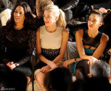 高清图：杰西卡-阿尔芭性感装扮亮相纽约时装周