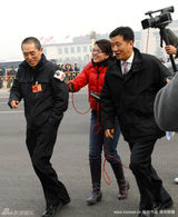 幻灯图：政协会议开幕首日 张艺谋一路小跑到会场