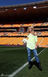 幻灯图集：世界杯今夜闭幕 夏拉奇和吉祥物一起亮相