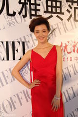 组图：车晓高贵亮相“优雅”盛典 露背装酷似女神  