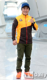 组图：《丛林的法则》金炳万桐俊赶赴婆罗洲