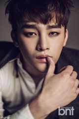 高清组图：徐仁国拍时尚写真 冷酷眼神魅力十足