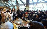 组图：韩团GirlsDay守约请粉丝吃午餐