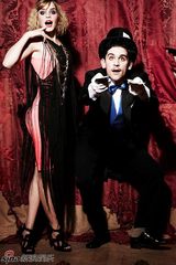 高清组图：艾玛-沃特森化身马戏团女郎 浓妆华丽