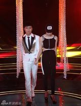 组图：快男6进5迎大考 萧亚轩驾到众师姐助阵