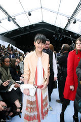 组图：IT GIRL陈燃现身巴黎时装周Chloé秀场