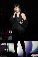 组图：张学友林忆莲献唱追忆林振强 Eason观看