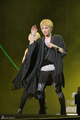 高清图：韩偶像团体SHINee与Sistar等台北火爆开唱