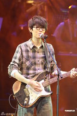 组图：方大同演唱会薛凯琪一场不落 称与房祖名同场