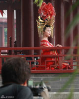 策划：日本女星中国风造型 旗袍团子头贺新春