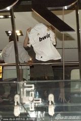 组图：贾斯汀比伯会面穆里尼奥 兴奋获赠皇马球衣