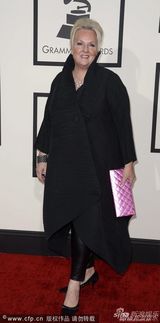 组图：如琳达亮相格莱美红毯贵气十足