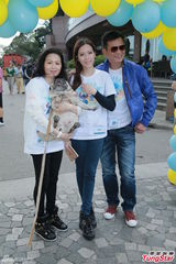 组图：林忆莲出席狗狗同乐日 陈嘉桓呼吁领养