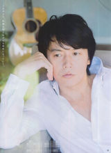 组图：福山雅治登11月《anan》 展秋日闲情