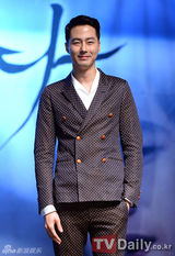 组图：宋慧乔透视装宣传新剧 赵仁成金汎(金范)亲密