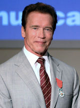 组图：施瓦辛格亮相2011戛纳电视节授予荣誉勋章