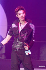 高清组图：黄晓明香港性感开秀 无惧广东话不标准被