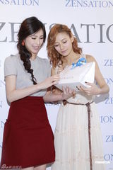 组图：江若琳白衣亮相秀性感 爱漂亮保养有方