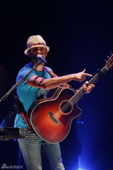 组图：杰森-玛耶兹北京开唱变身表情帝