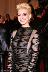 高清图：大都会朋克派对众星个性礼服狂野性感