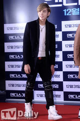 组图：EXO龙俊亨助阵《安德的游戏》试映会