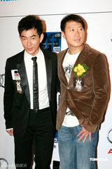 幻灯图：《志明与春娇》首映 杨千嬅调侃余文乐