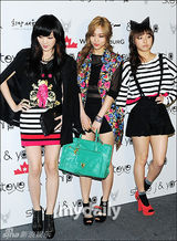 组图：具俊晔朴政珉等出席韩国首尔时装秀