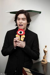 高清图：韩星李章宇曝与恩静台前幕后 最喜欢梁朝伟