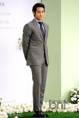 组图：李秉宪李珉廷完婚 宋承宪金汎(金范)等道贺